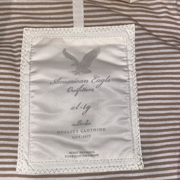 American Eagle Puffer Vest - Picture 6 of 8